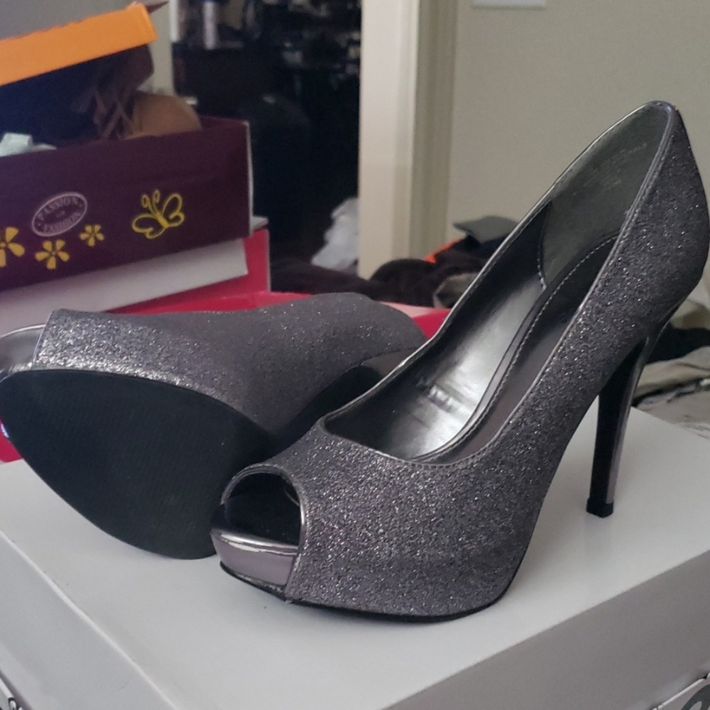 Shoes - Picture 2 of 2